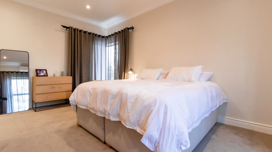 2 Bedroom Property for Sale in Bishopscourt Western Cape